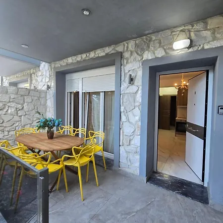 Stoa Luxury Apartment